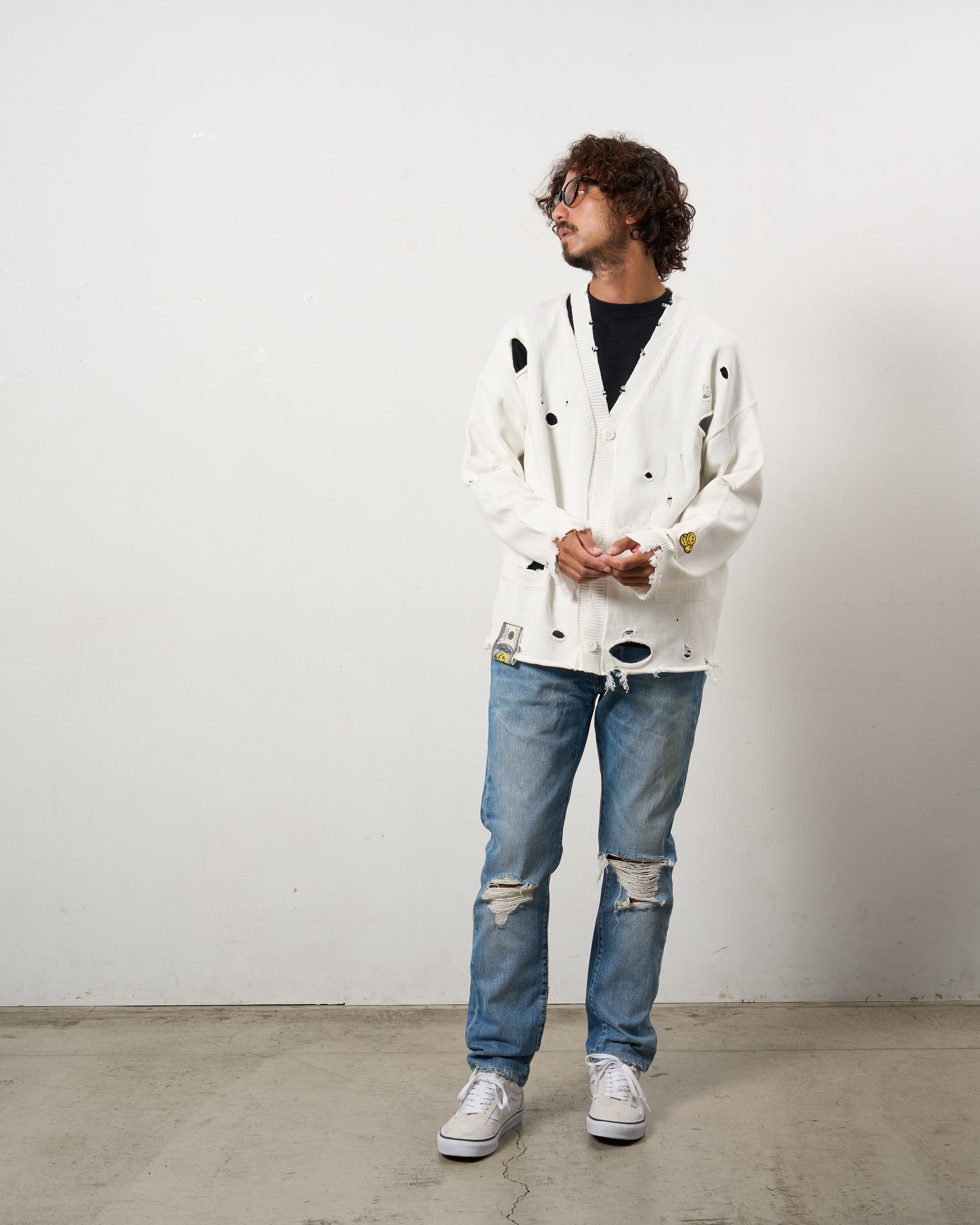 破壊と余白。STUD MUFFINがこのカーディガンに込めたデザイン