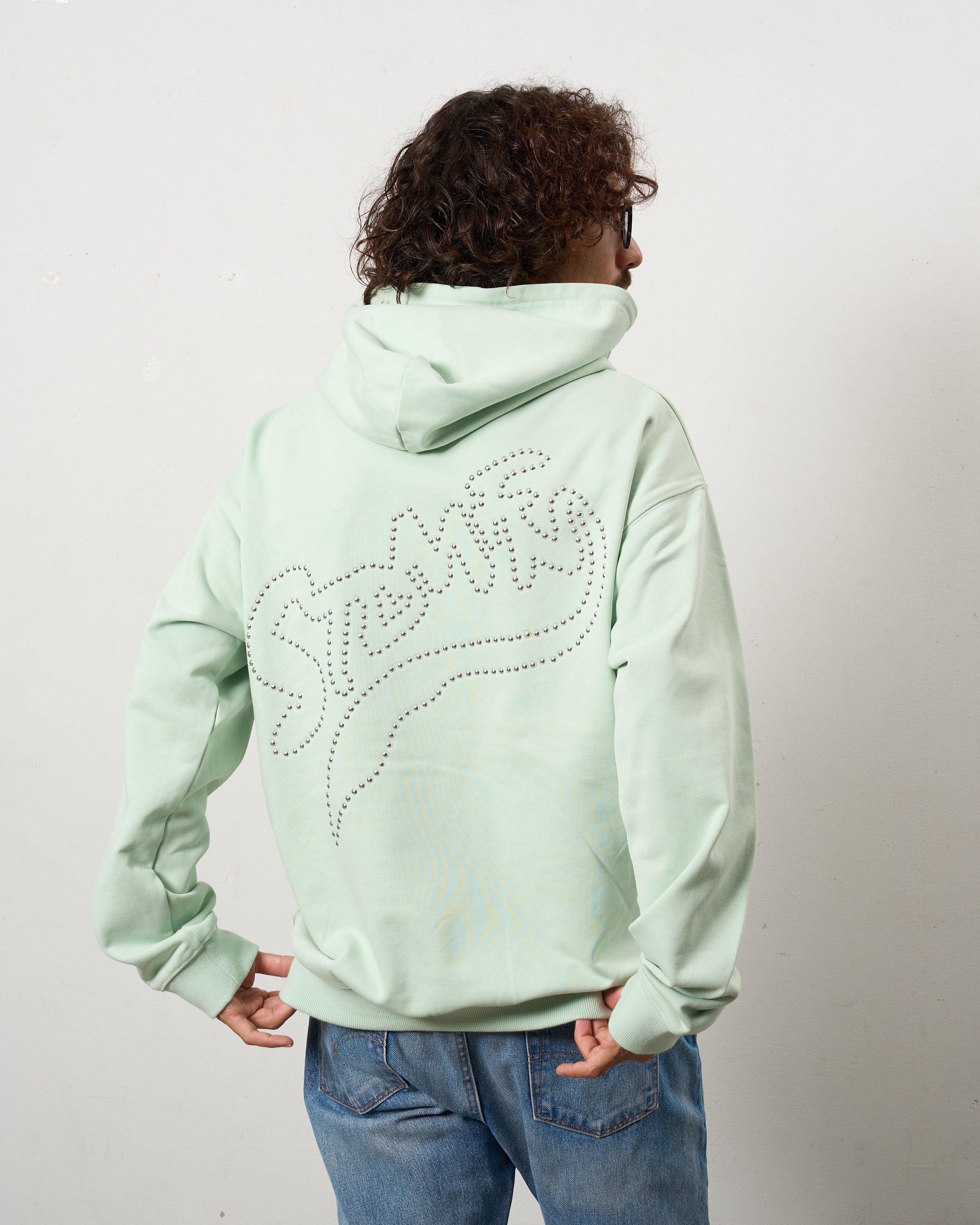 ヘビーウエイト裏毛パイル メタルスタッズウェービーロゴ プルパーカー