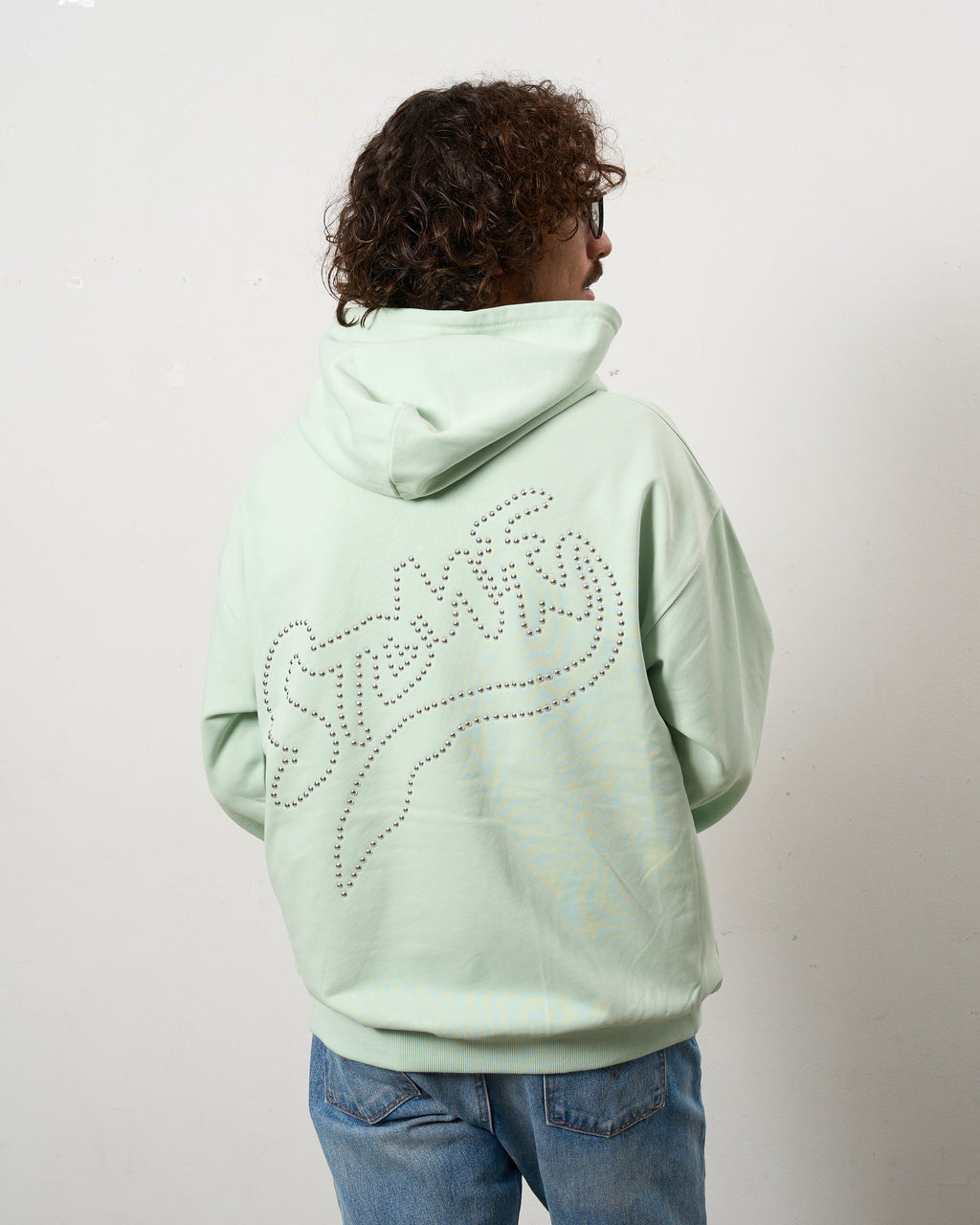 ヘビーウエイト裏毛パイル メタルスタッズウェービーロゴ プルパーカー