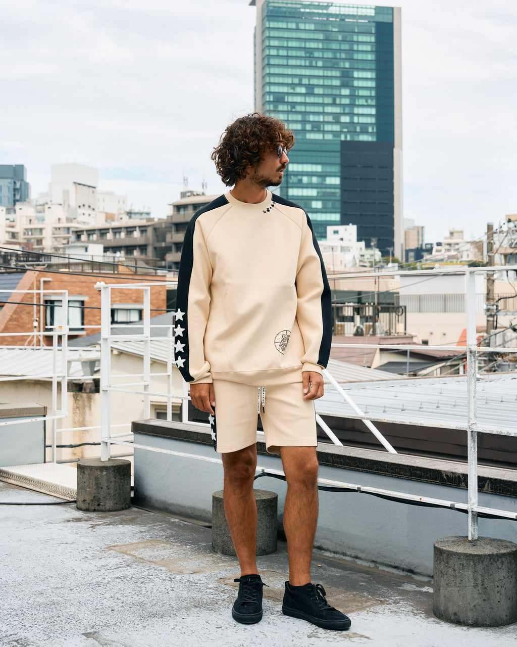 TRストレッチポンチ ラインストーン ターゲットベア ラインスエットシャツ