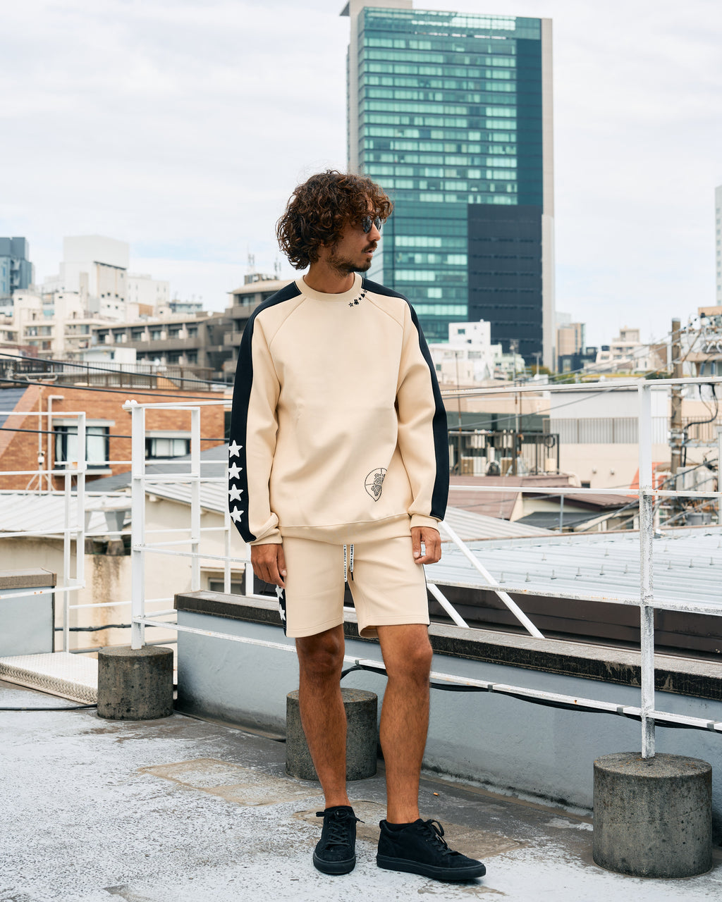 TRストレッチポンチ ラインストーン ターゲットベア ラインスエットシャツ