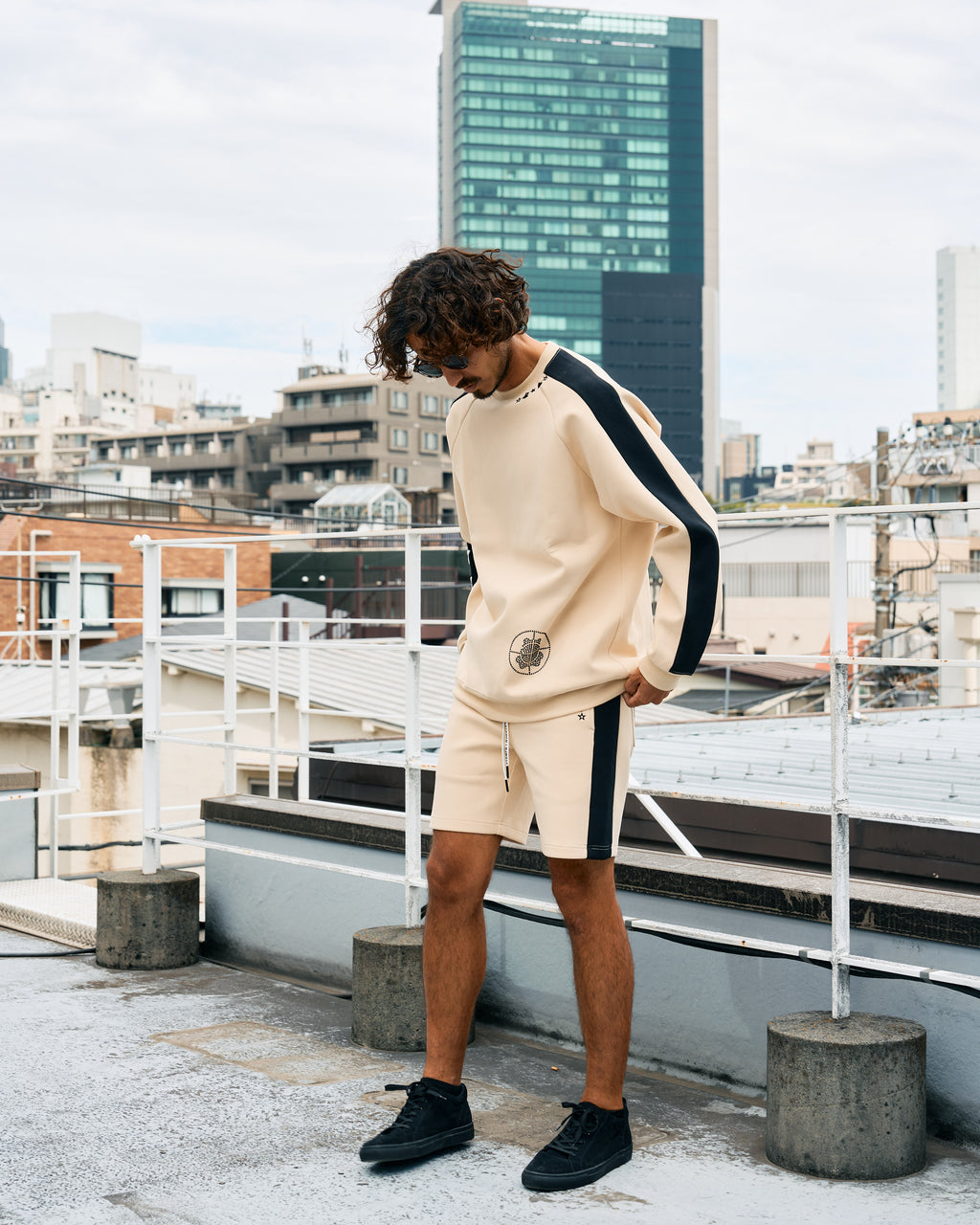 TRストレッチポンチ ラインストーン ターゲットベア ラインスエットシャツ