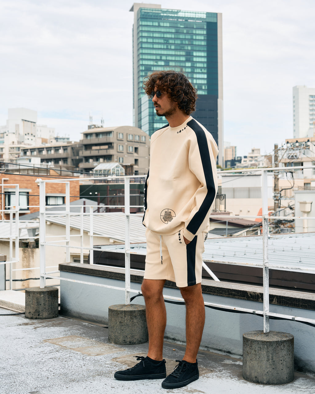 TRストレッチポンチ ラインストーン ターゲットベア ラインスエットシャツ