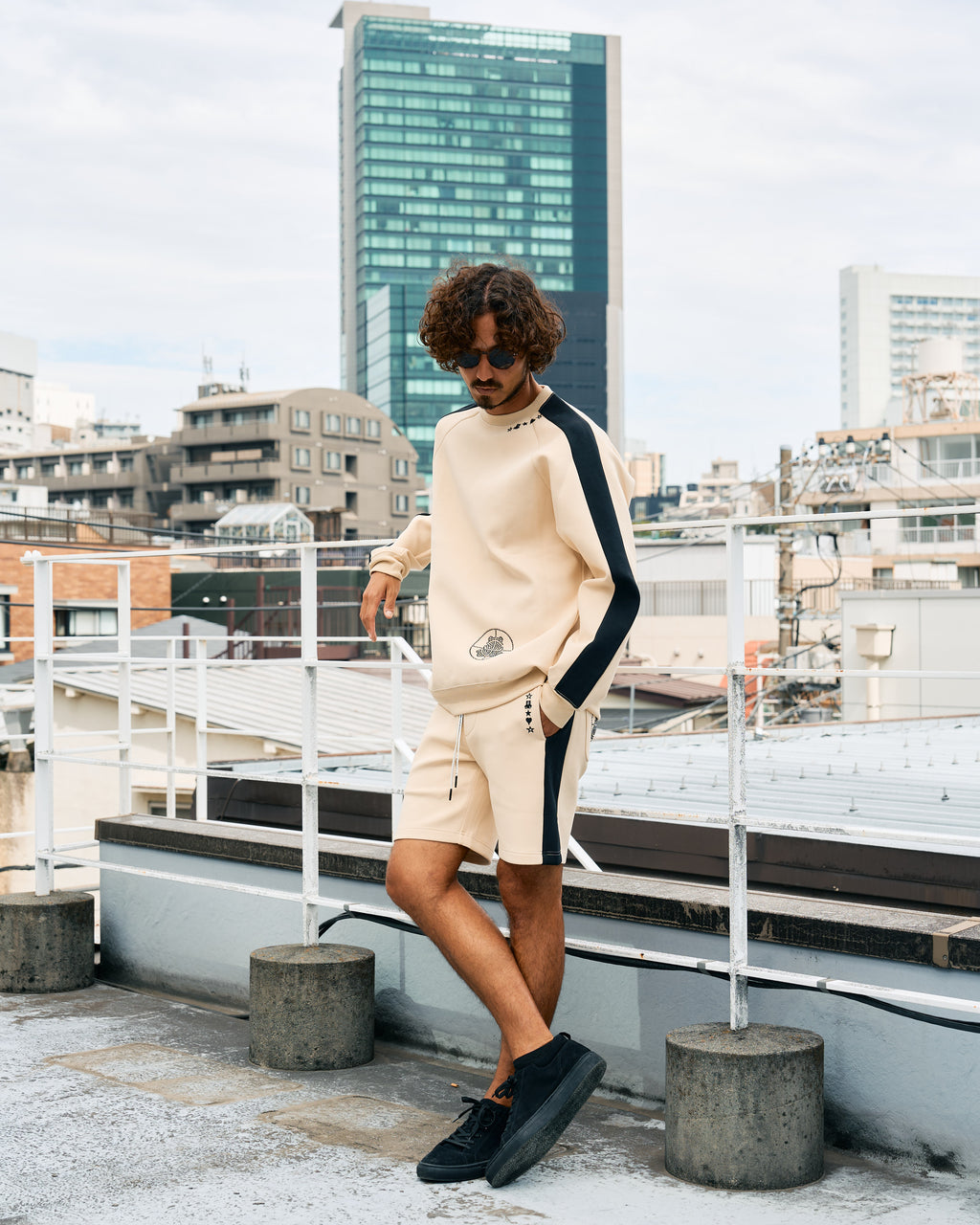 TRストレッチポンチ ラインストーン ターゲットベア ラインスエットシャツ