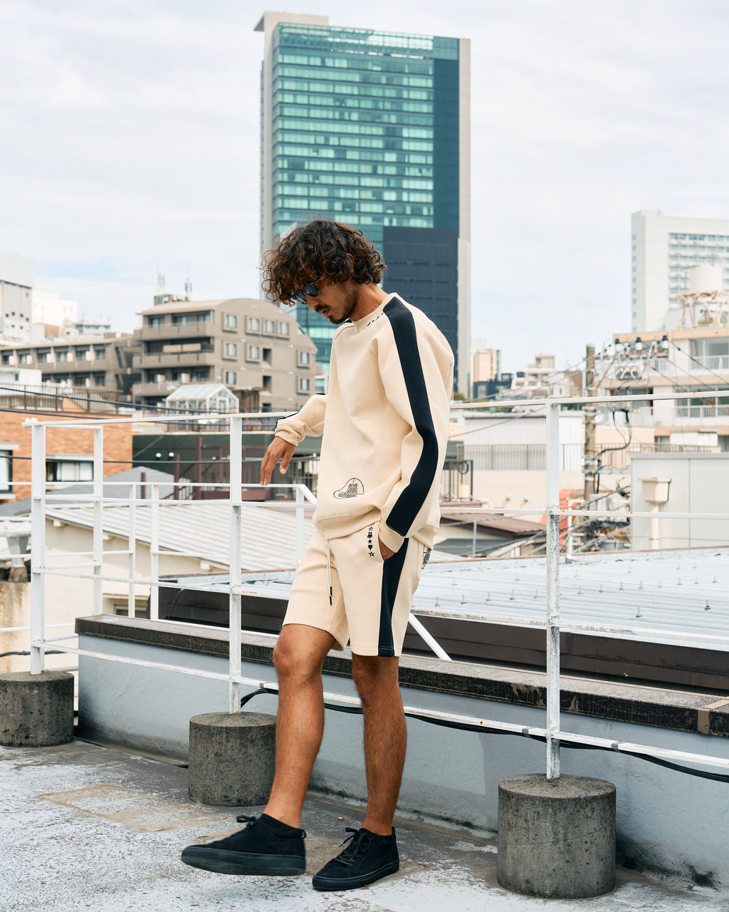 TRストレッチポンチ ラインストーン ターゲットベア ラインスエットシャツ