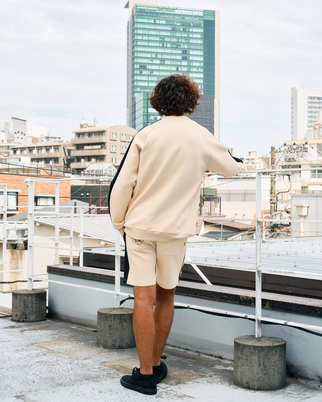 TRストレッチポンチ ラインストーン ターゲットベア ラインスエットシャツ