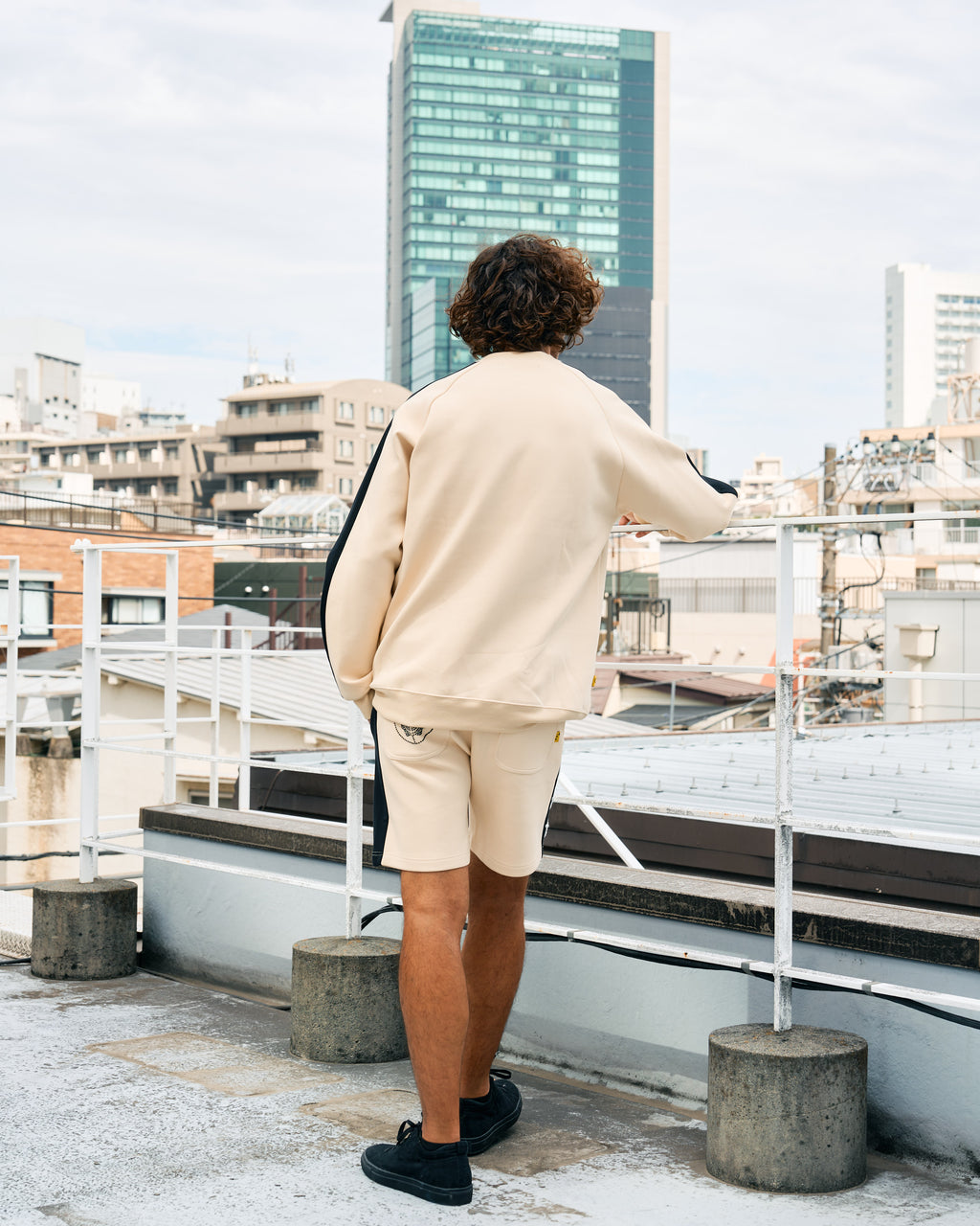 TRストレッチポンチ ラインストーン ターゲットベア ラインスエットシャツ