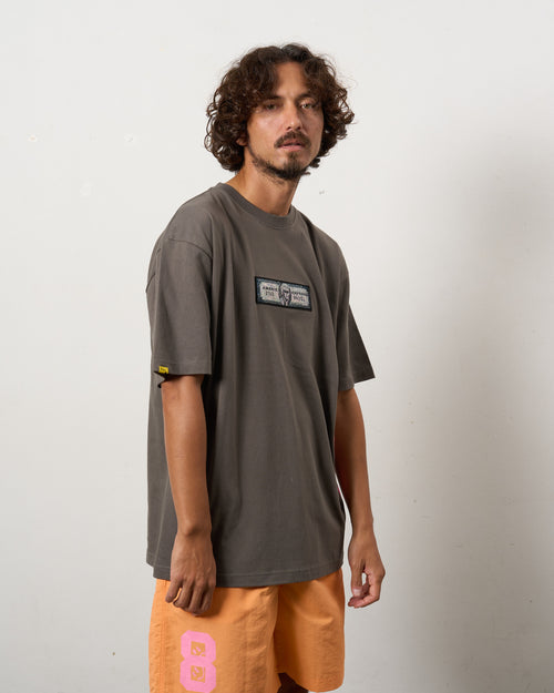 5.6ozコットン天竺 クレジットシークイン& ドリップスマイル SSシャツ