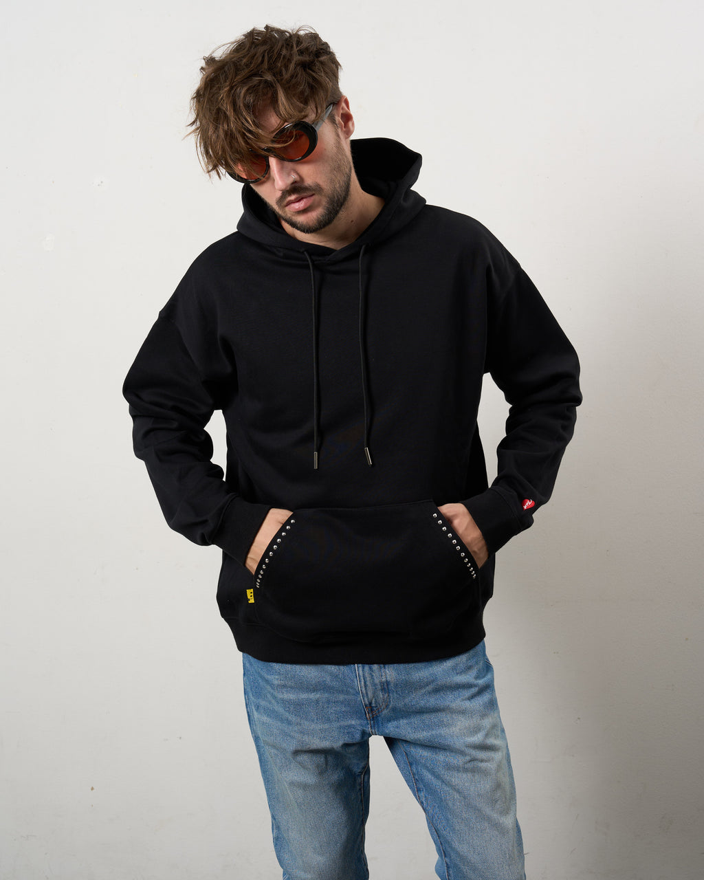 ヘビーウエイト裏毛パイル メタルスタッズウェービーロゴ プルパーカー