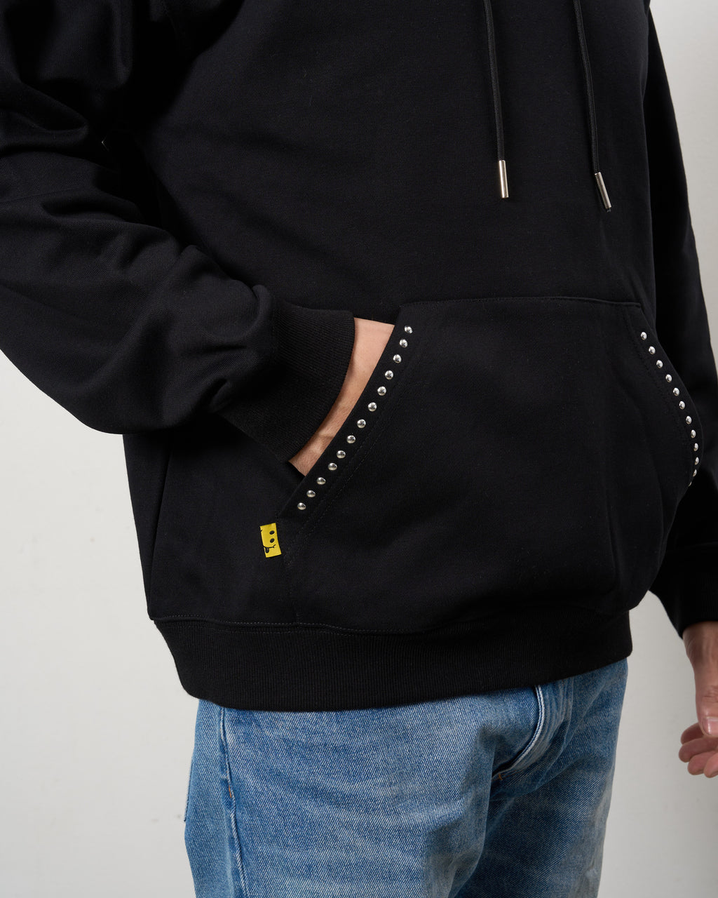 ヘビーウエイト裏毛パイル メタルスタッズウェービーロゴ プルパーカー
