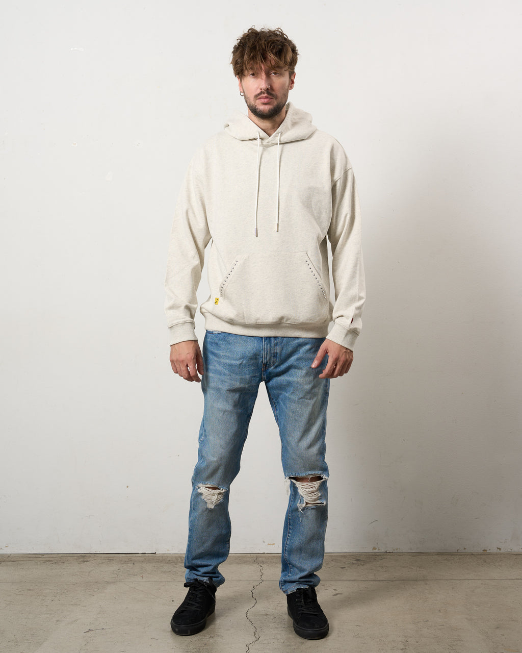 ヘビーウエイト裏毛パイル メタルスタッズウェービーロゴ プルパーカー