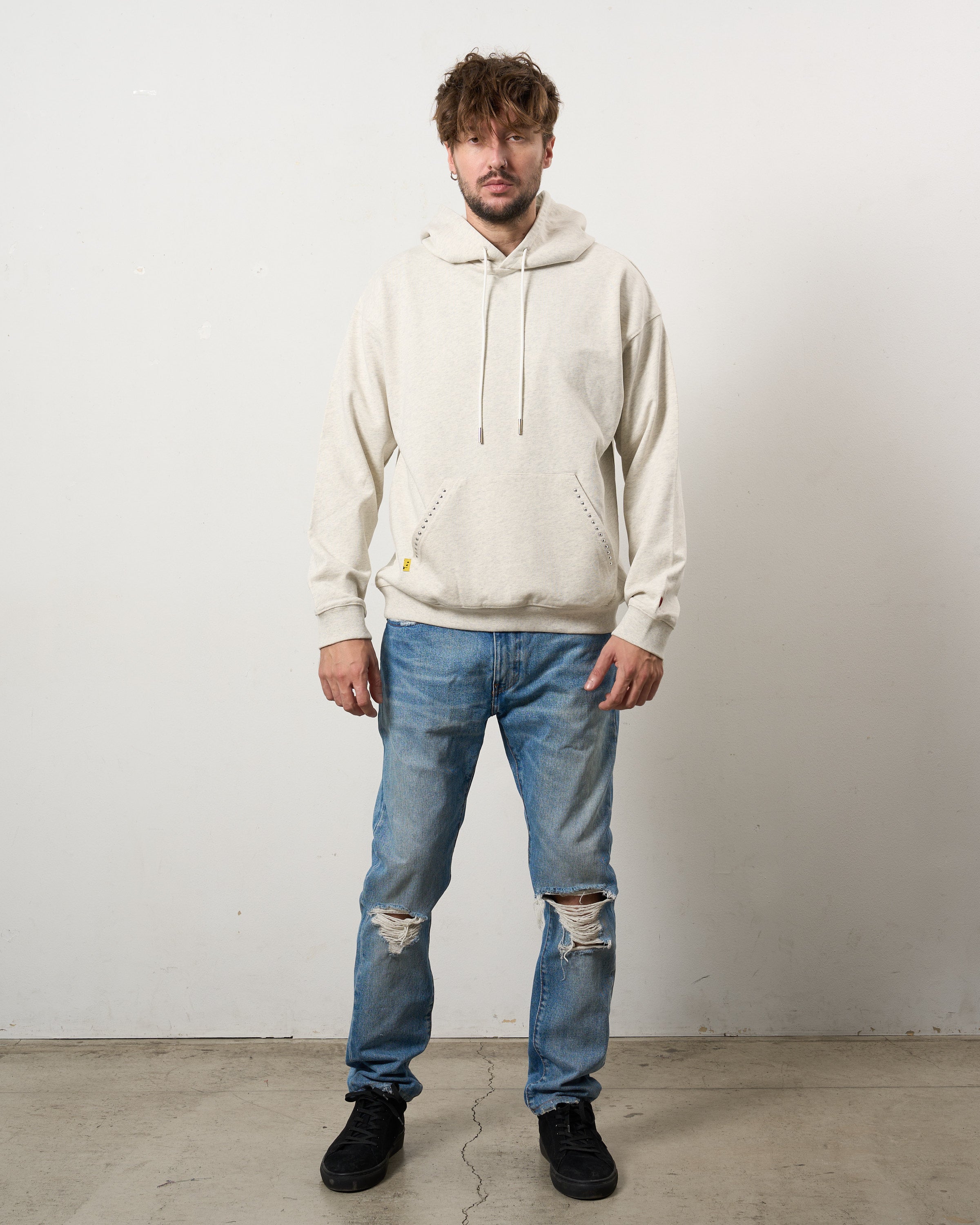 ヘビーウエイト裏毛パイル メタルスタッズウェービーロゴ プルパーカー