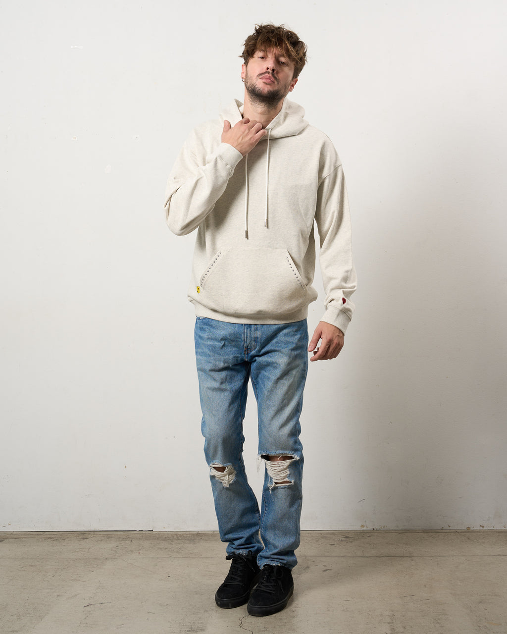 ヘビーウエイト裏毛パイル メタルスタッズウェービーロゴ プルパーカー