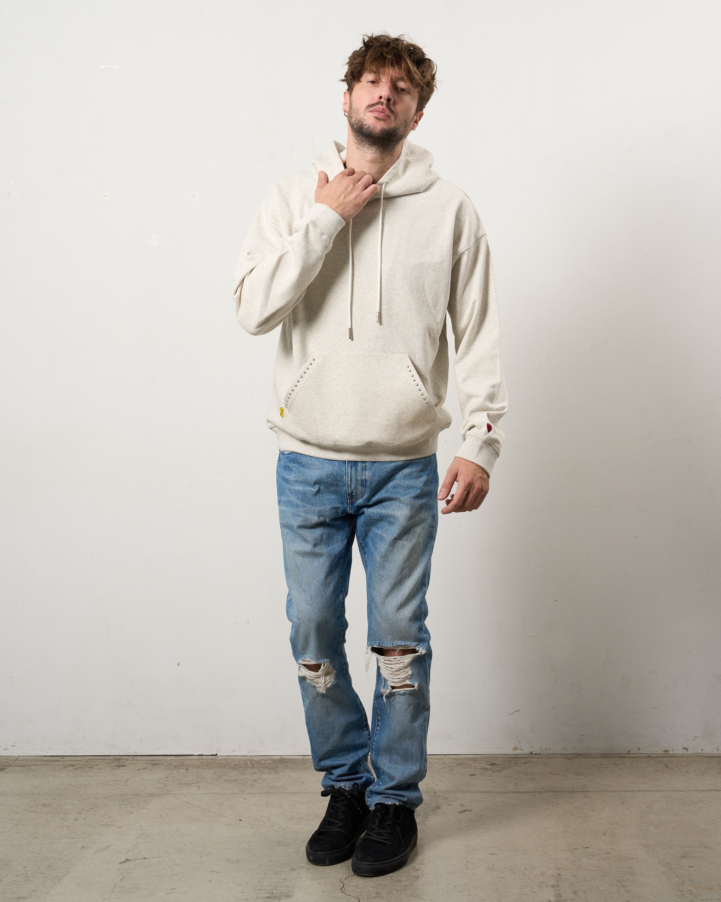 ヘビーウエイト裏毛パイル メタルスタッズウェービーロゴ プルパーカー