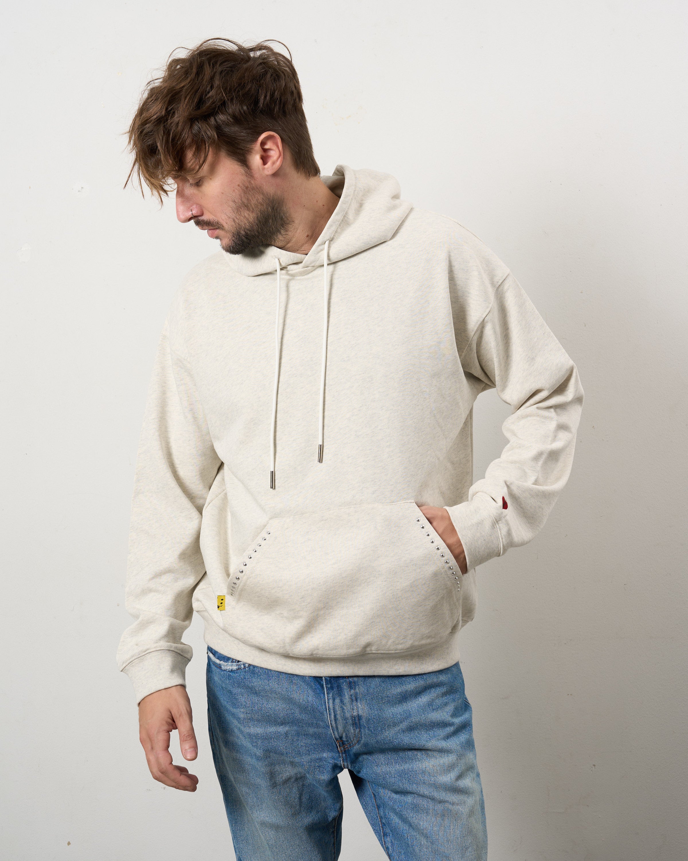 ヘビーウエイト裏毛パイル メタルスタッズウェービーロゴ プルパーカー