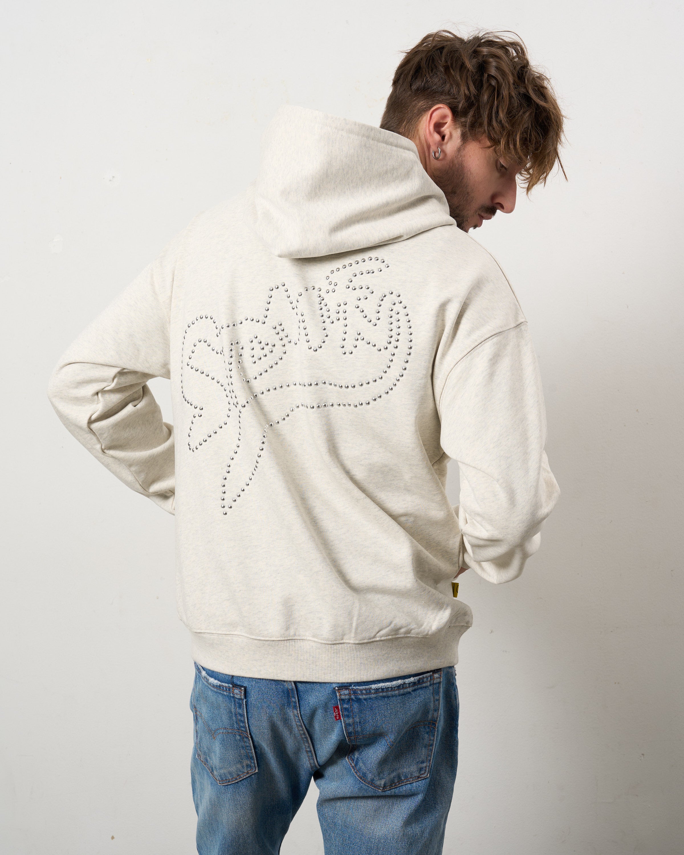 ヘビーウエイト裏毛パイル メタルスタッズウェービーロゴ プルパーカー