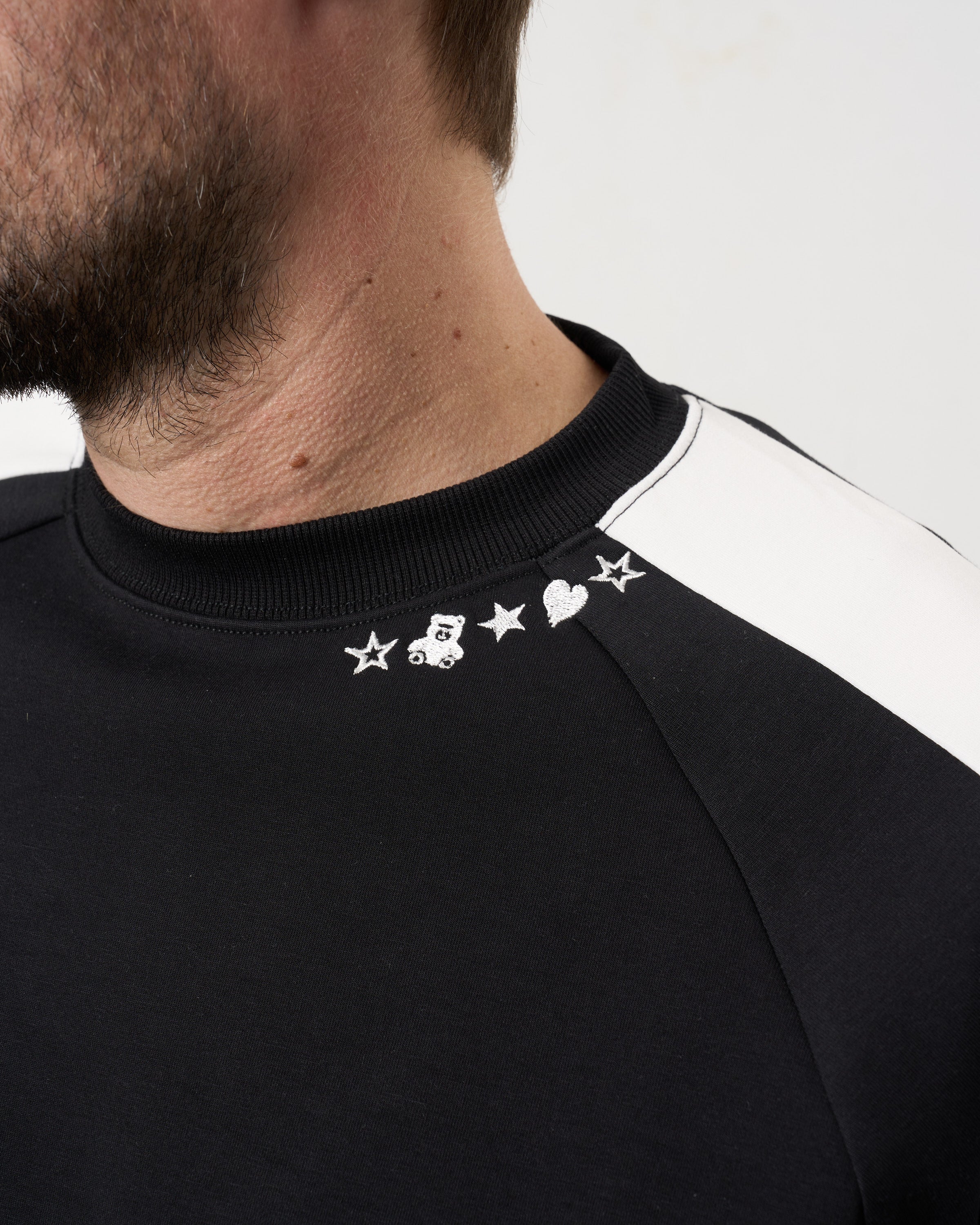 TRストレッチポンチ ラインストーン ターゲットベア ラインスエットシャツ