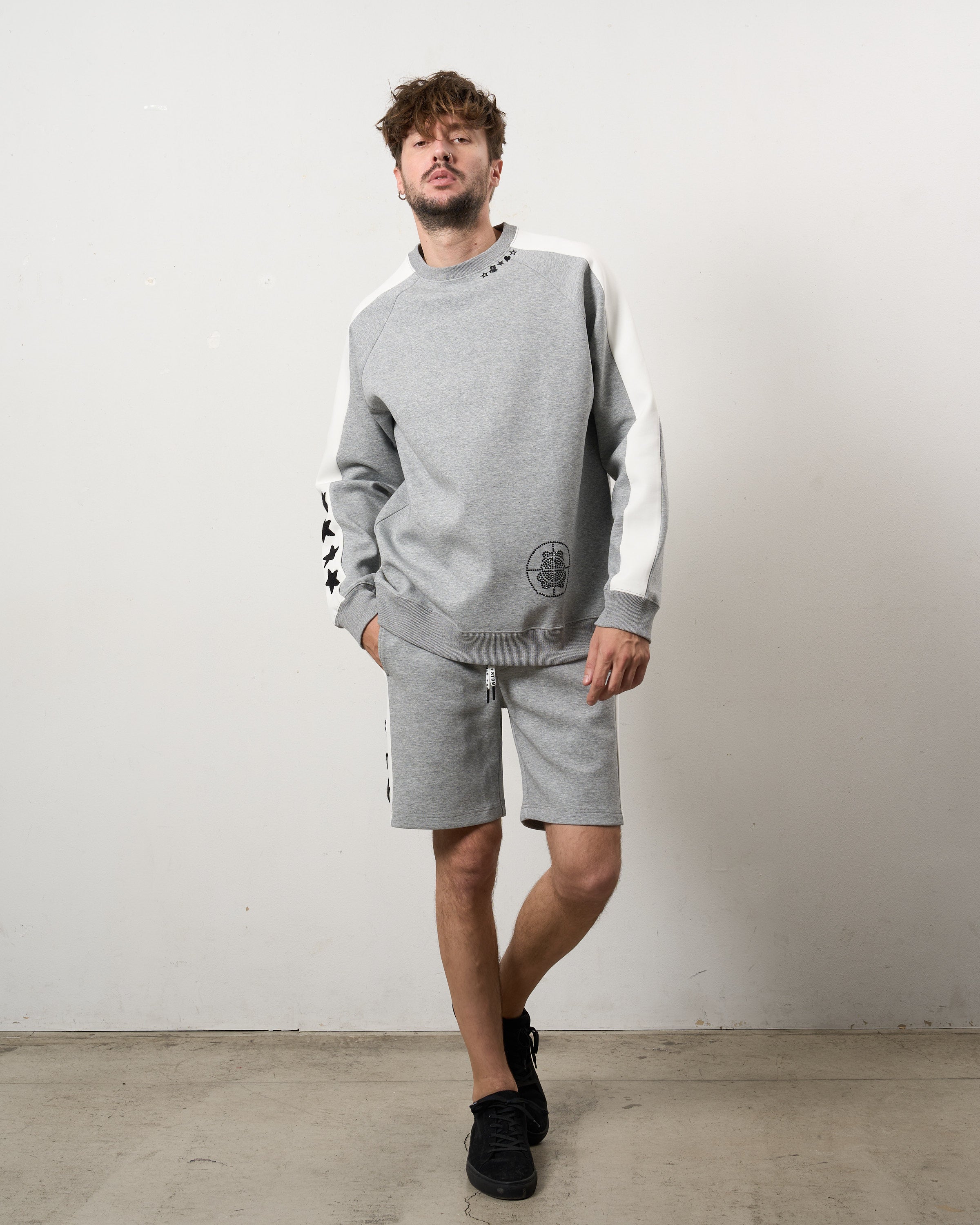 TRストレッチポンチ ラインストーン ターゲットベア ラインスエットシャツ