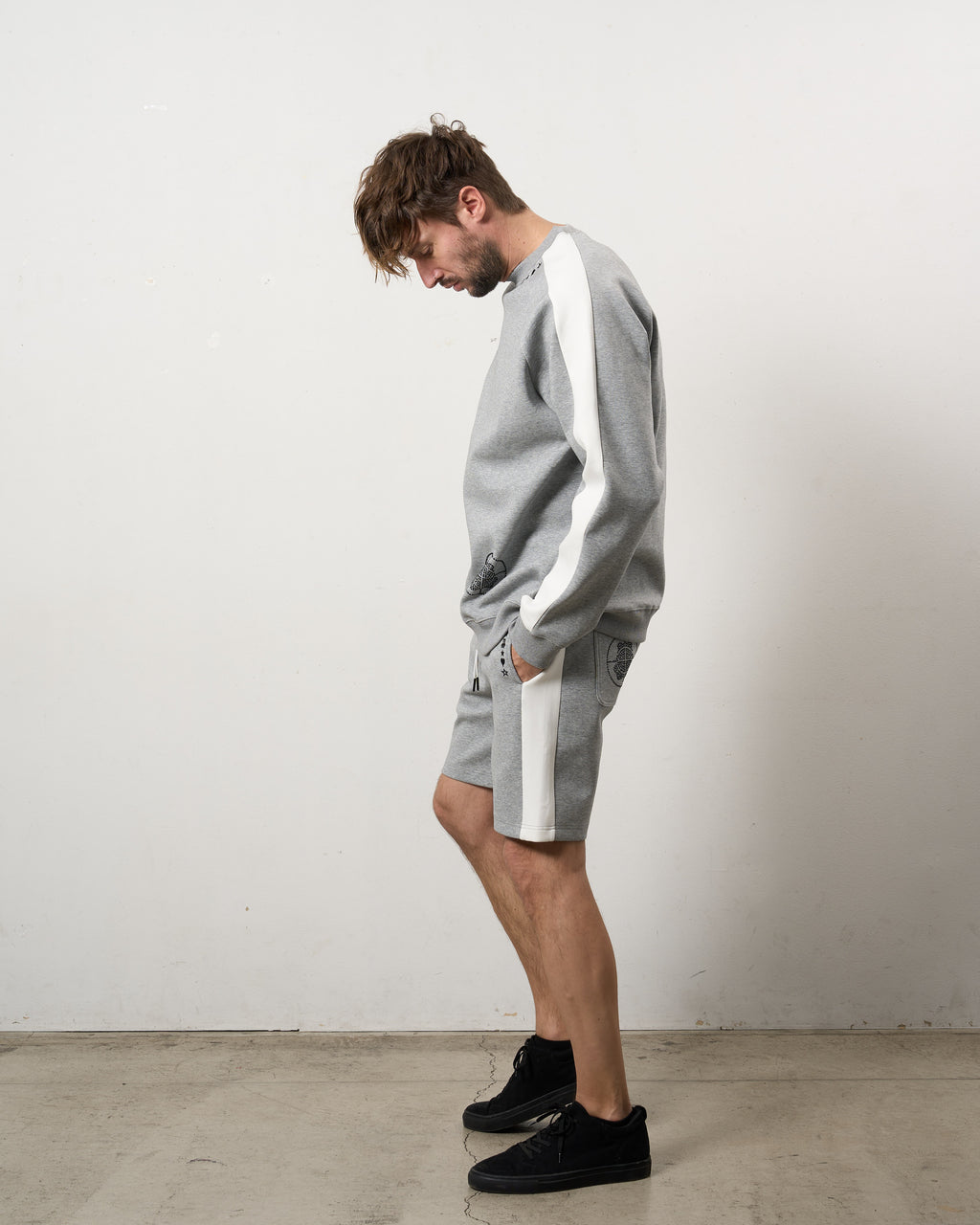 TRストレッチポンチ ラインストーン ターゲットベア ラインスエットシャツ