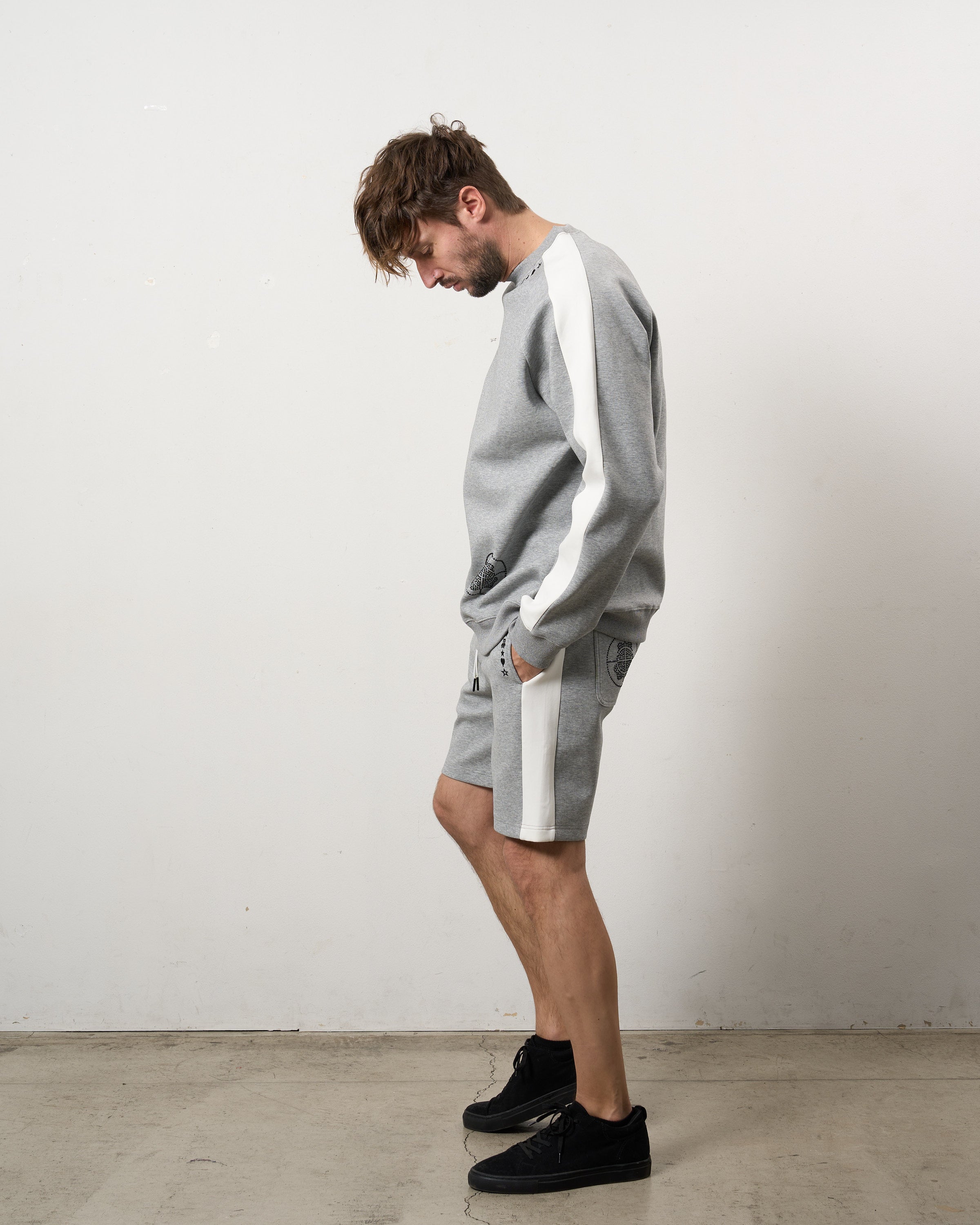 TRストレッチポンチ ラインストーン ターゲットベア ラインスエットシャツ