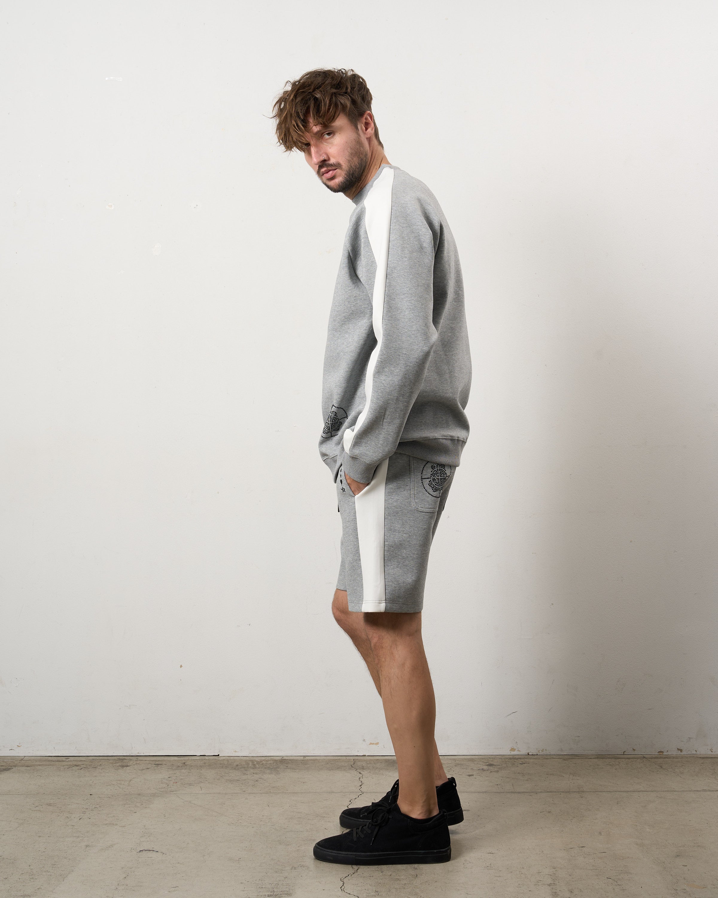 TRストレッチポンチ ラインストーン ターゲットベア ラインスエットシャツ