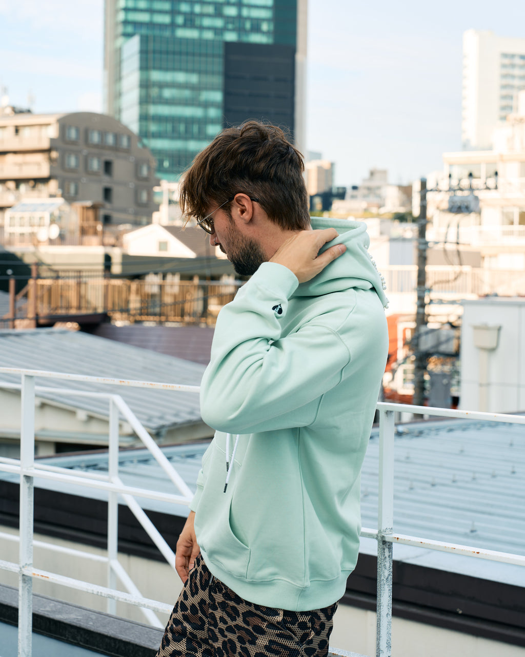 ヘビーウエイト裏毛 パールロゴ プルパーカー